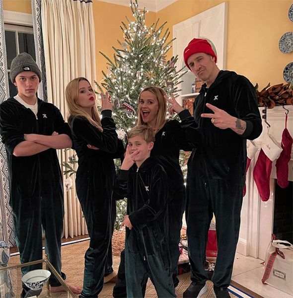 reese witherspoon christmas family photo