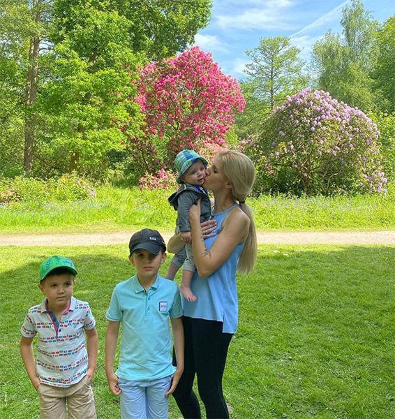 Marina Koseleva and children