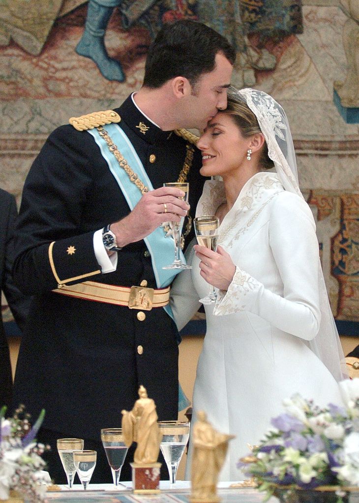 Crown Prince Felipe sweetly kissed his bride Letizia Ortiz during their wedding banquet
