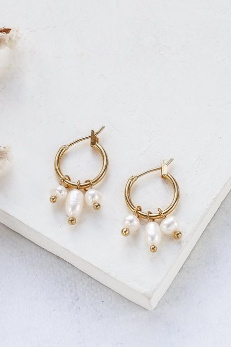 Kate Middleton's fan favourite pearl earrings are finally back in stock ...