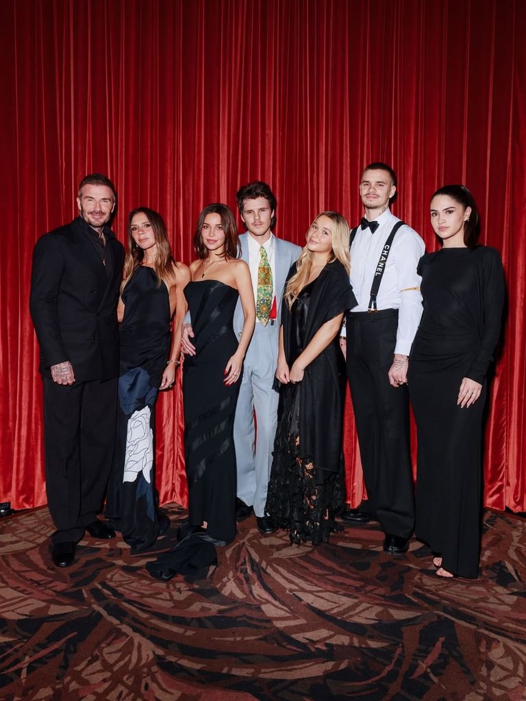 David Beckham se concentre sur le temps passé en famille avec Harper au milieu d'un somptueux voyage de ski 6 Cruz Beckham 21e anniversaire photo de famille