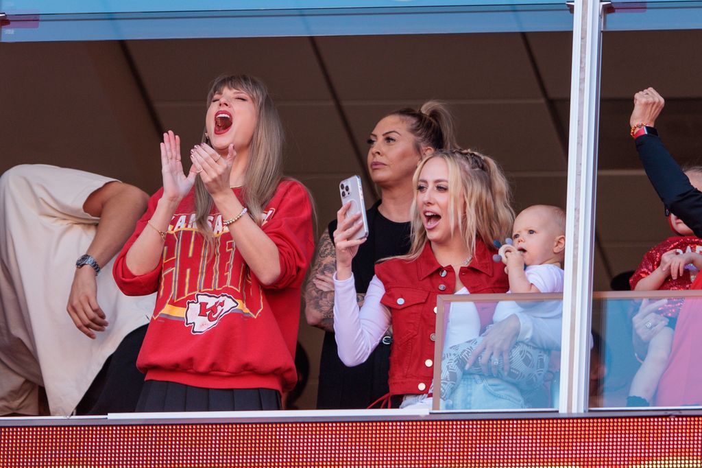  Taylor Swift watches the game between the Kansas City Chiefs and the Los Angeles Chargers with Brittany Mahomes 