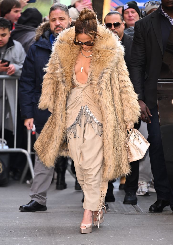 Jennifer Lopez in fur coat