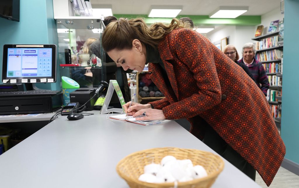 La princesse de Galles lors d'une visite à la boutique de soins palliatifs pour enfants Tŷ Hafan à Lampeter