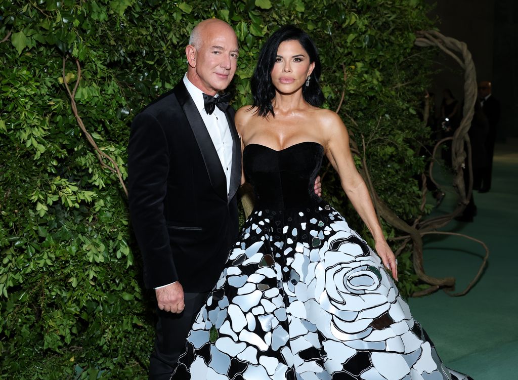 Lauren Sánchez Bezos: A Mother'S Love Revealed At Evan'S College Drop Off - xj2ucuj