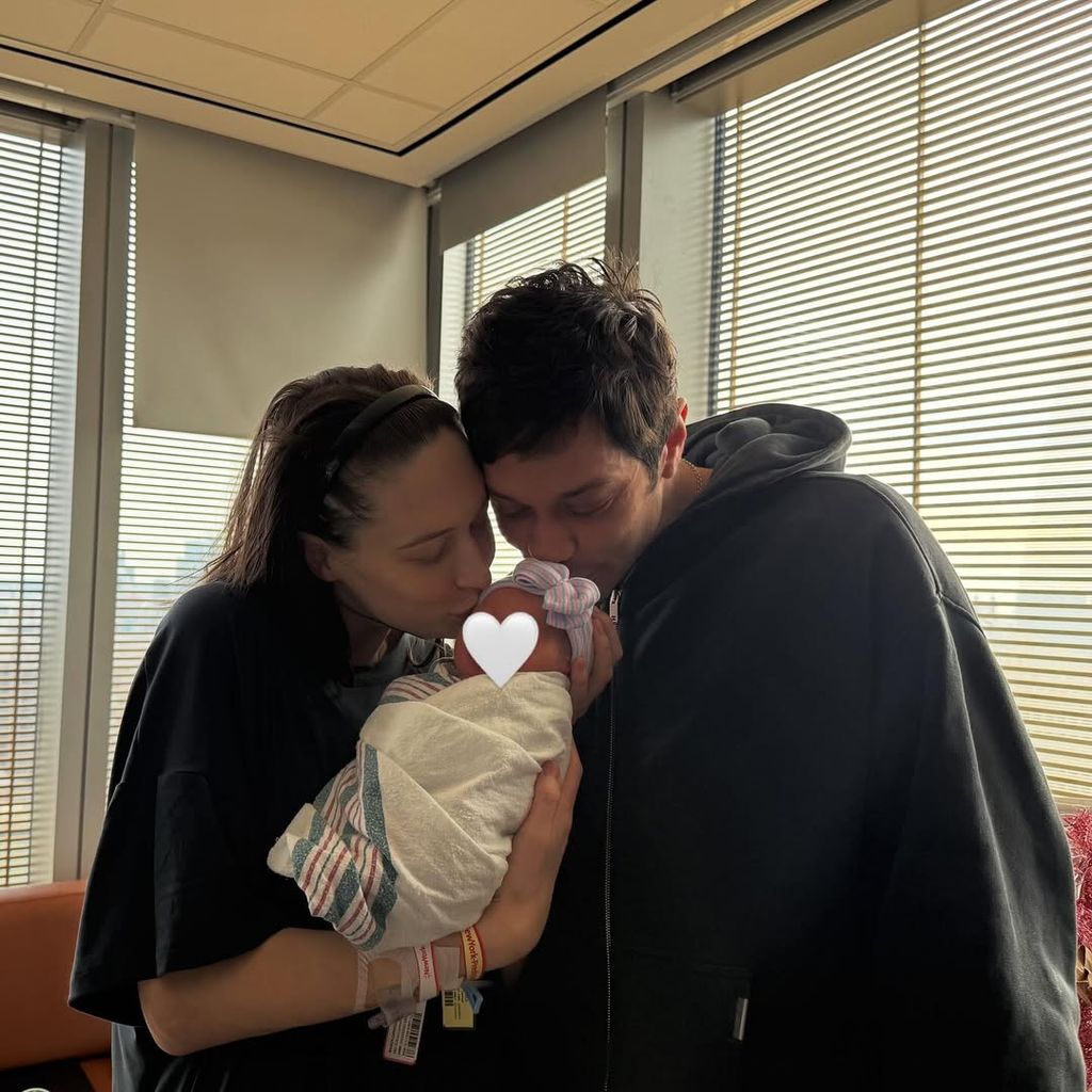 pete davidson elsie hewitt holding baby in hospital
