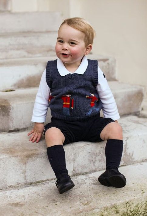 Príncipe George usando seu top de malha Cath Kidston em 2014