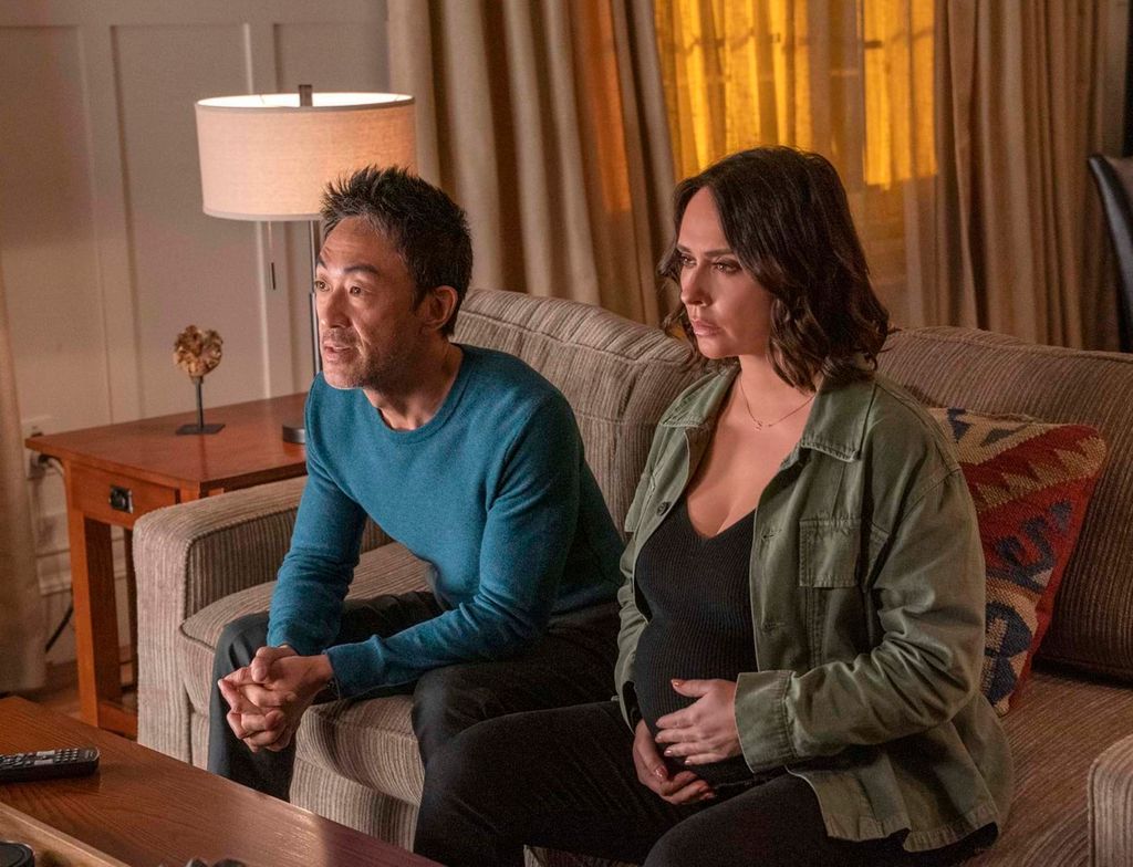 Jennifer Love Hewitt and Kenneth Choi as Maddie and Chim in 9-1-1