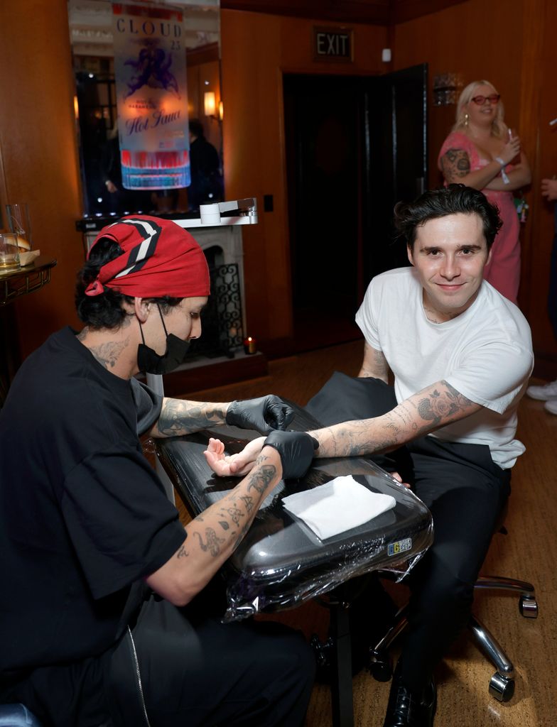 Brooklyn Beckham gets a tattoo 