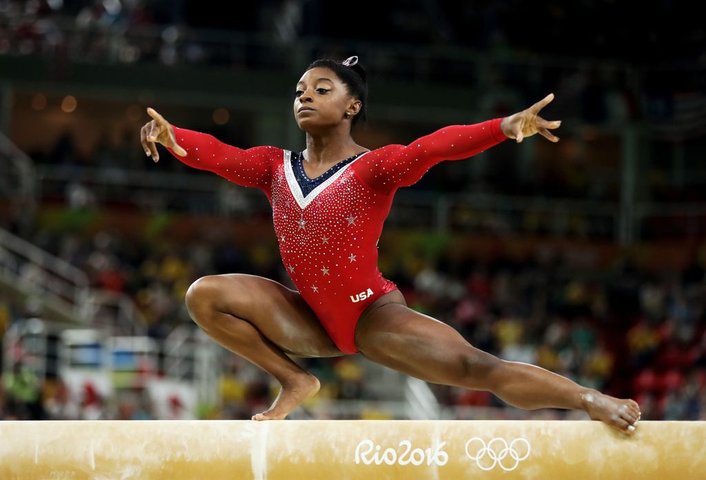 Simone Biles, dos Estados Unidos, compete na final da trave de equilíbrio no 10º dia dos Jogos Olímpicos Rio 2016, na Arena Olímpica do Rio, em 15 de agosto de 2016, no Rio de Janeiro, Brasil.