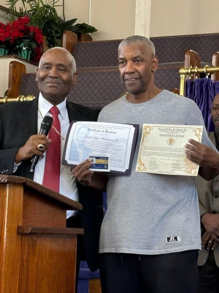 Denzel Washington receives his licence ay Kelly Temple CIGOC