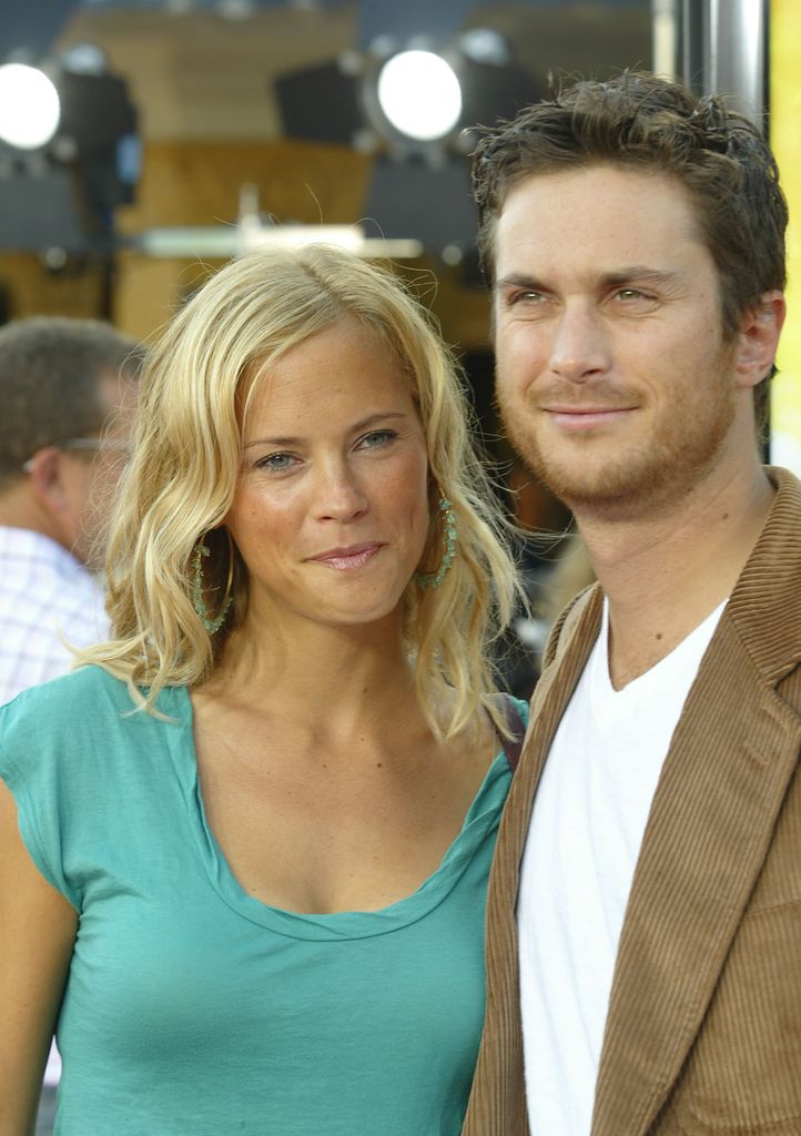 Erinn Bartlett (L) and actor Oliver Hudson with their arms around each other 