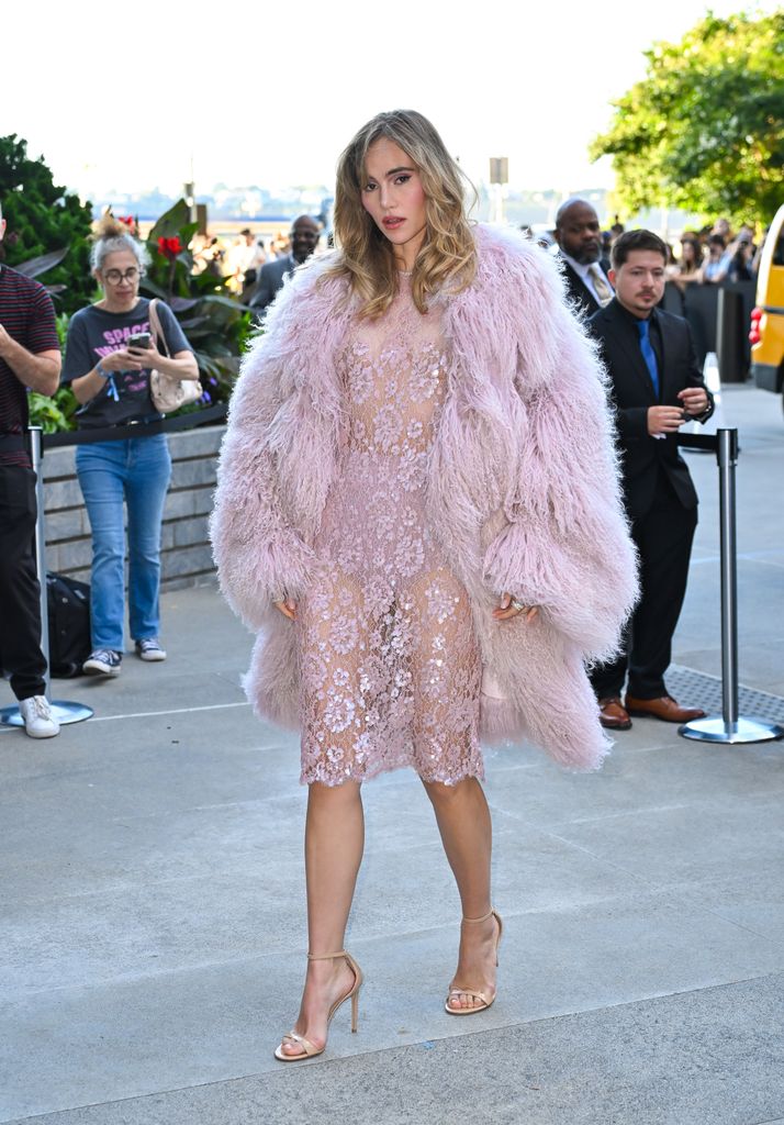 Suki Waterhouse arrives to the Michael Kors fashion show at The Shed during New York Fashion Week on September 10, 2024 in New York City.