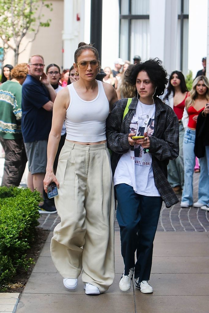 Jennifer Lopez and daughter Emme draw a crowd of onlookers while shopping at The Grove in West Hollywood. This sighting comes after recent news that Jennifer and Ben Affleck are currently selling their marital home, with rumors that divorce is imminent!

Pictured: Jennifer Lopez 

BACKGRID UK 8 JUNE 2024 

BYLINE MUST READ: @CelebrityLivin_ / BACKGRID

UK: +44 208 344 2007 / uksales@backgrid.com

USA: +1 310 798 9111 / usasales@backgrid.com

*Pictures Containing Children Please Pixelate Face Prior To Publication*