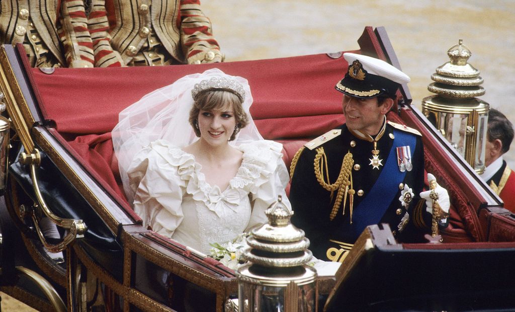 Charles and Diana in wedding carriage