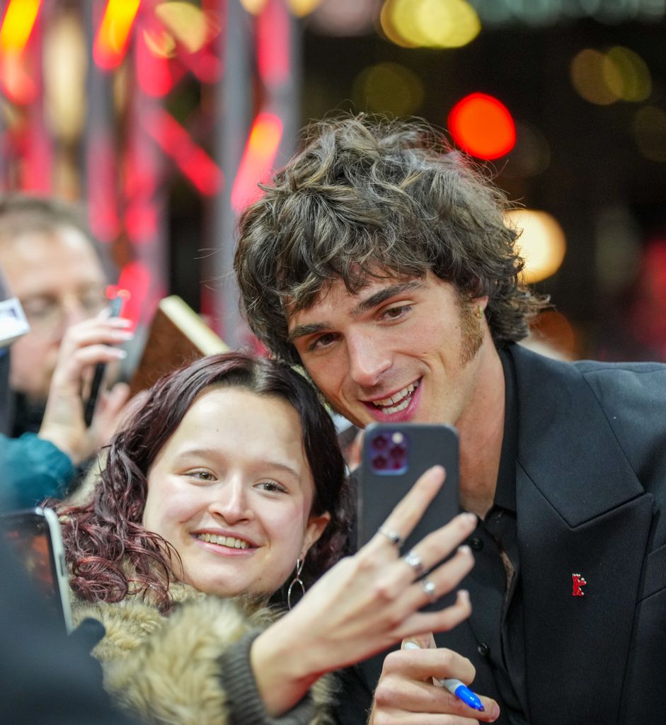 Jacob Elordi signs autographs and takes selfies with fans on the red carpet 