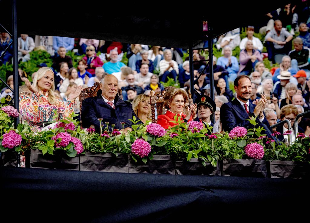 Crown Princess Mette-Marit and Crown Prince Haakon and Queen Sonja and King Harald Park awaits an outdoor event at Gamlehaugen
