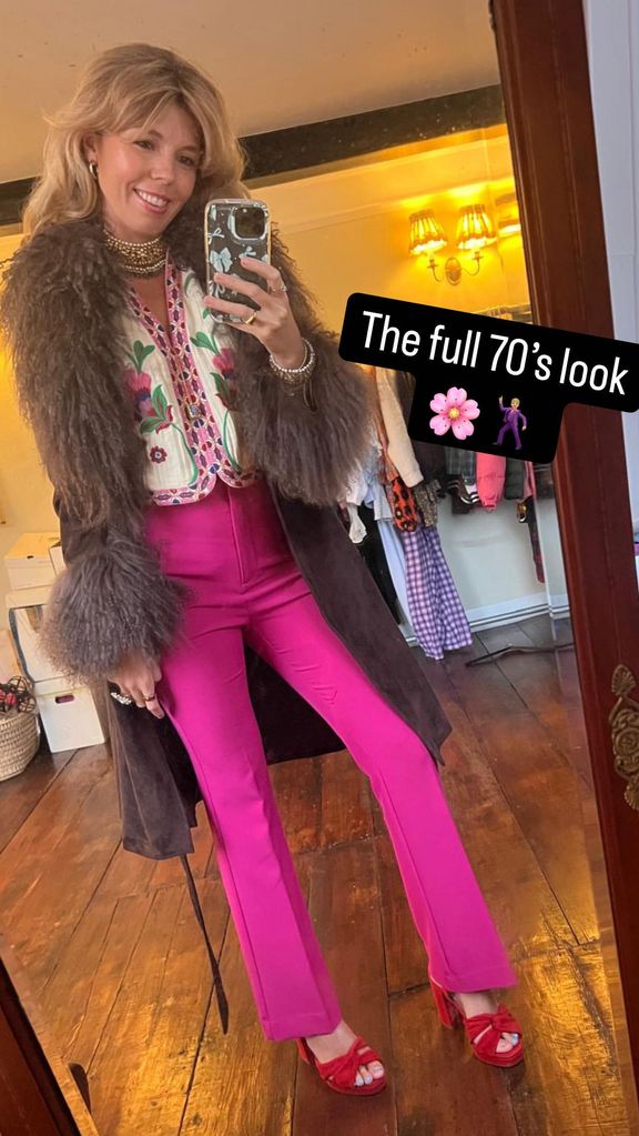 Carrie debuted an inspired '70s-themed look