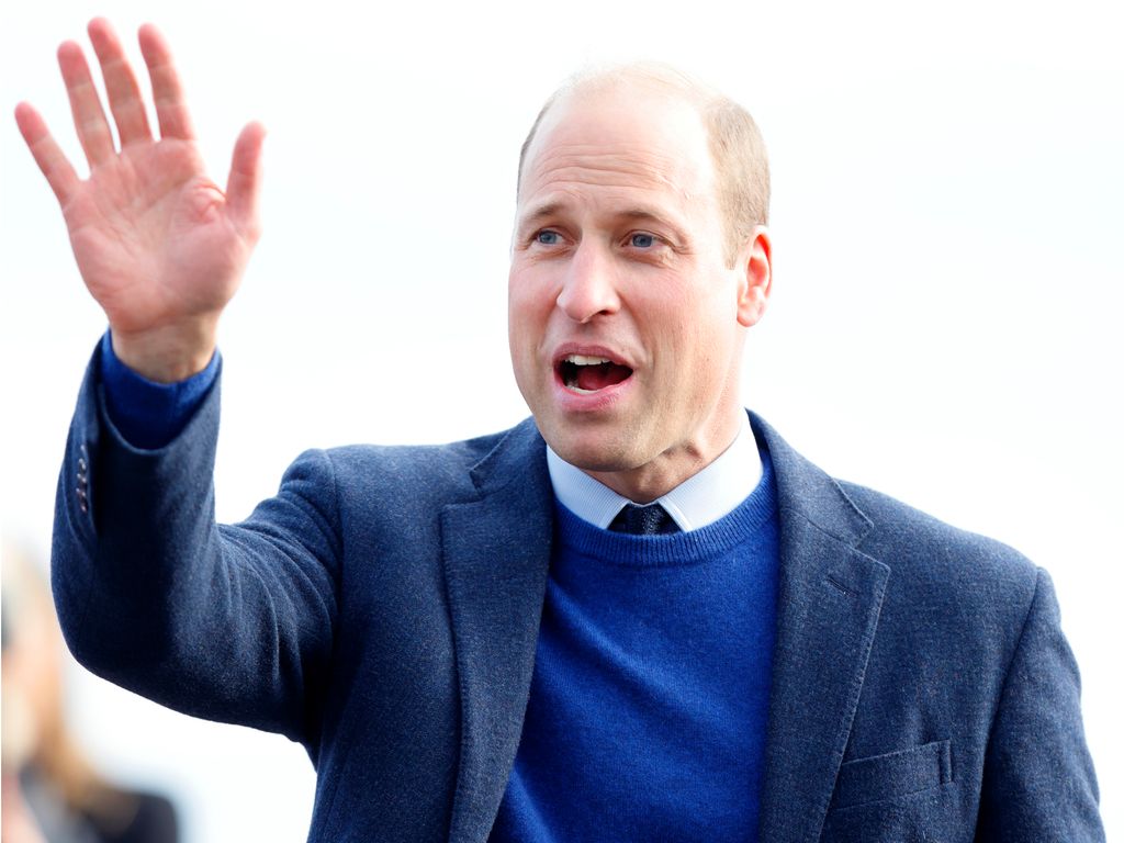  Prince William meets members of the public during a walkabout on October 6, 2022 in Carrickfergus, Northern Ireland