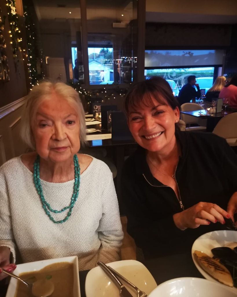 lorraine kelly with mother at restaurant