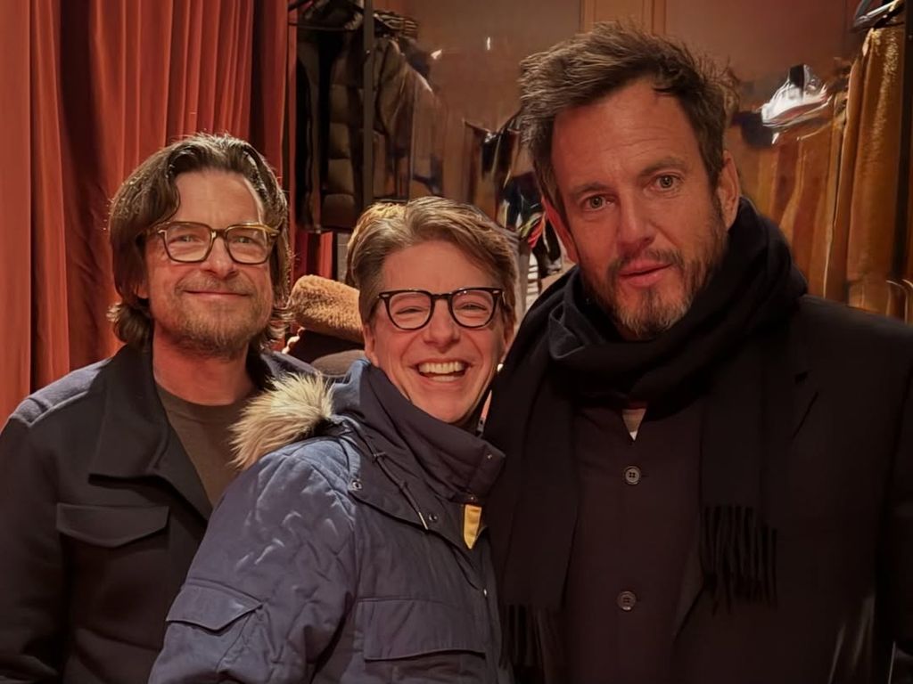 Jennifer Aniston, Bradley Cooper et d'autres stars viennent soutenir l'émission Off-Broadway de Sean Hayes 3 Les co-animateurs de Sean's SmartLess ont également montré leur soutien