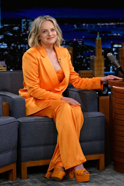 elisabeth moss orange suit