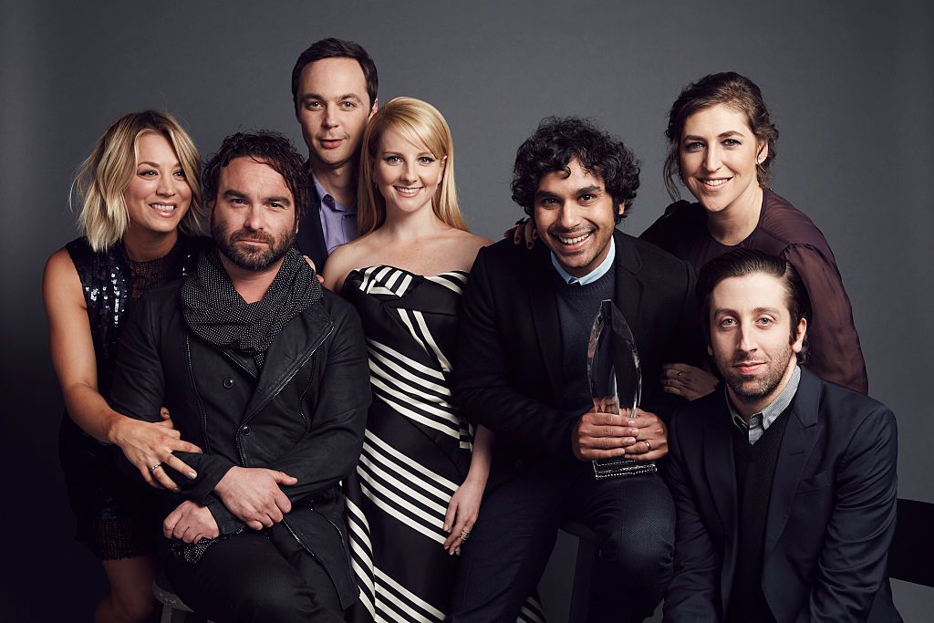 The actors of 'The Big Bang Theory' Kaley Cuoco, Johnny Galecki, Jim Parsons, Melissa Rauch, Kunal Nayyapose, Mayim Bialik and Simon Helberg pose for a portrait at the 2016 People's Choice Awards