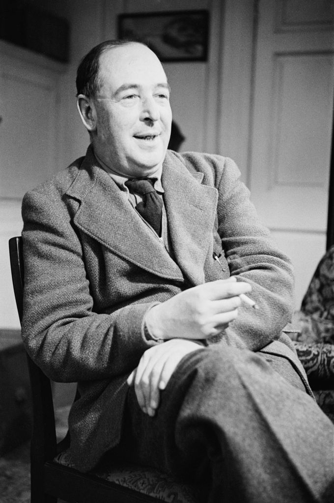 25th November 1950:  Irish-born academic, writer and Christian apologist Clive Staples Lewis (1898 - 1963). As a  Fellow and Tutor of Magdalen College he taught at Oxford from 1925 to 1954. Original Publication: Picture Post - 5159 - Eternal Oxford - pub. 1950  (Photo by John Chillingworth/Picture Post/Hulton Archive/Getty Images)