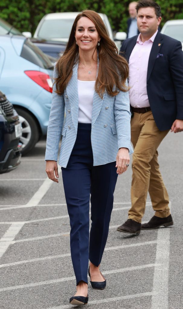 kate middleton in blue trousers