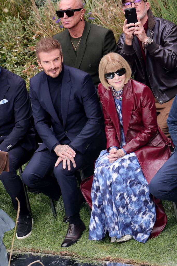 David Beckham e Anna Wintour comparecem ao desfile de moda Boss durante a Milan Womenswear Primavera/Verão 2025 em 18 de setembro de 2024 em Milão, Itália. (Foto de Jacopo Raule/Getty Images)