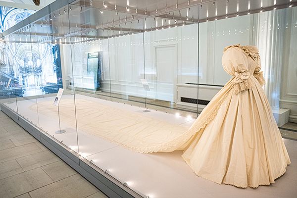 princess diana wedding dress on display