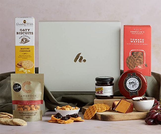 amazon cheese and nibbles hamper