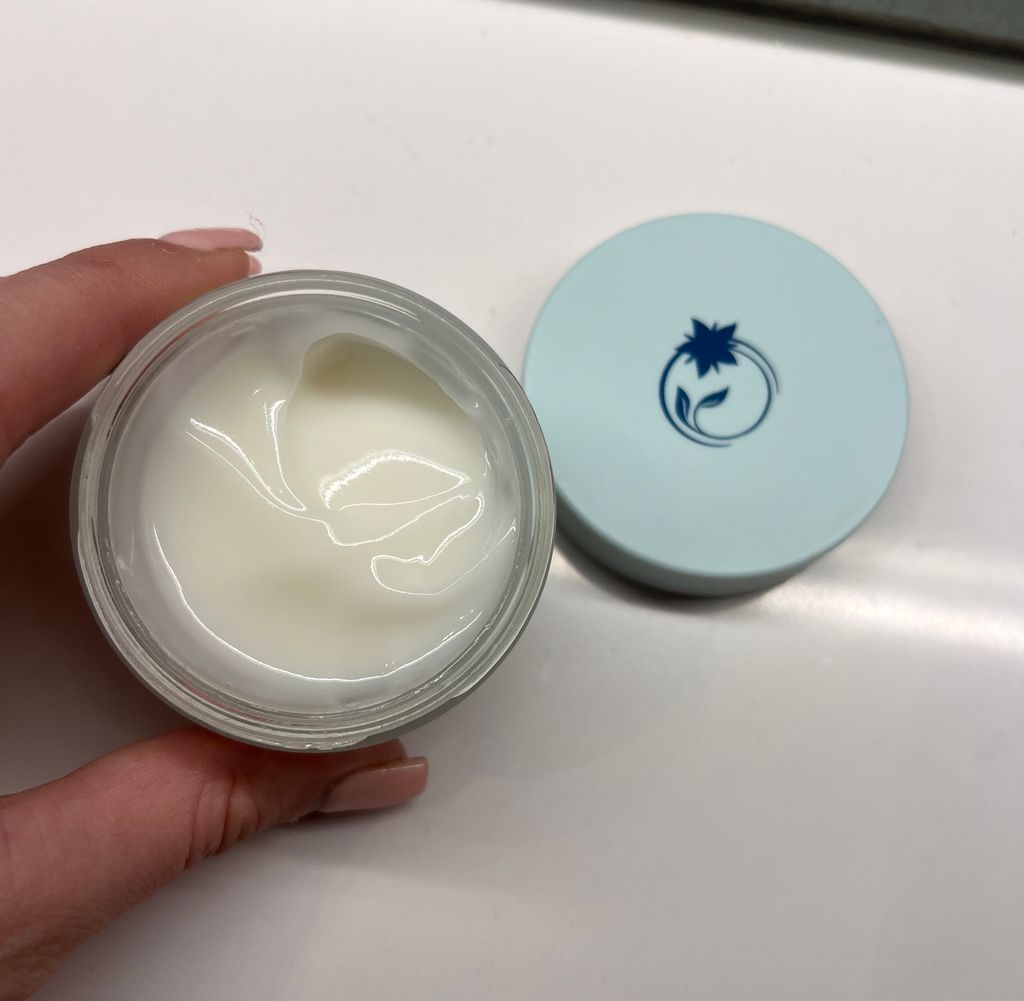 Formule de crème de gel de réparation de peau Liz Earle Illustré dans la baignoire