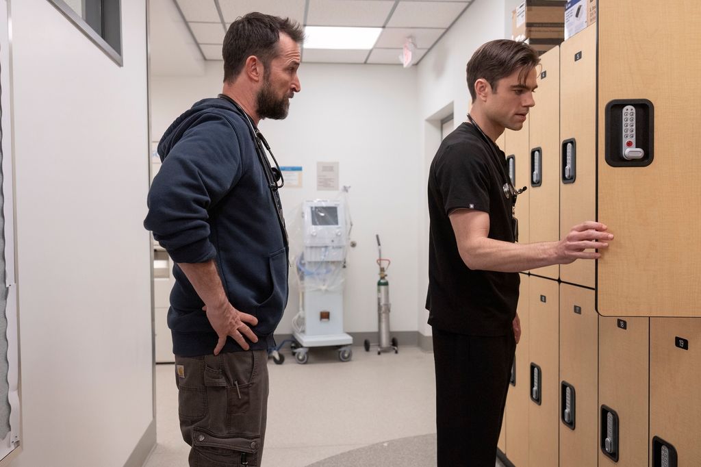 Noah Wyle as Dr Robby as he busts Patrick Ball as Dr Langdon for stealing pills