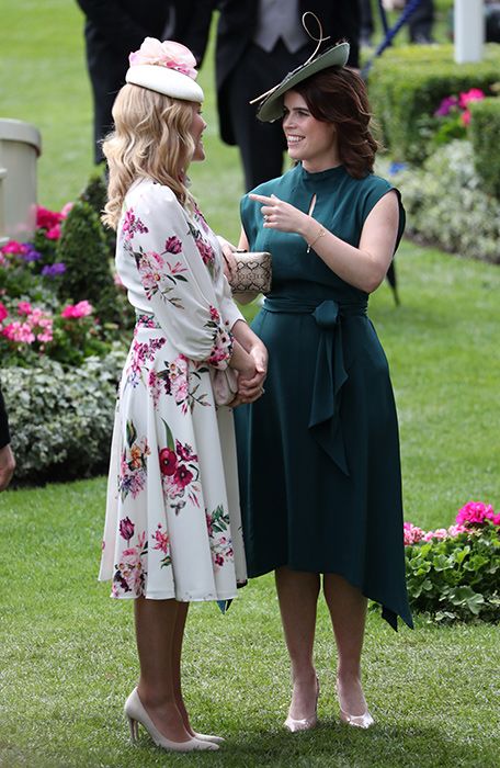 princess eugenie chatting to autumn phillips at ascot