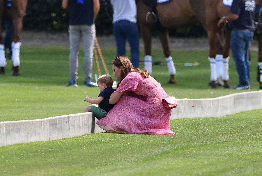 kate middleton playing with louis