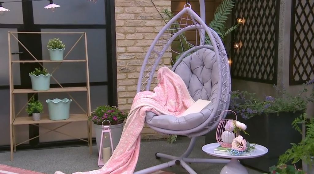 Perhaps lavender is the colour for you? How dreamy is this?! 