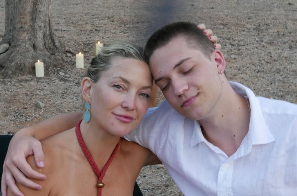 Le fils aîné de Kate Hudson, Ryder, est une grande première dans une famille célèbre : "Je ne peux pas y croire" 1 Kate Hudson et son fils Ryder