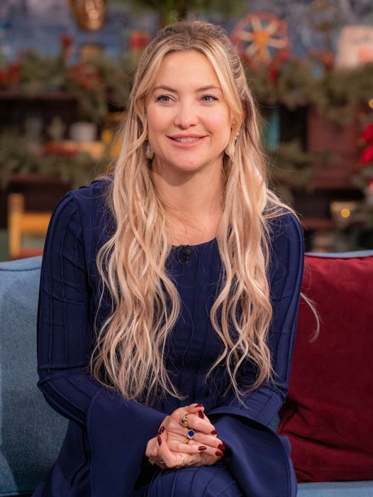 Kate Hudson wearing an half up half down hair style on the set of This Morning 