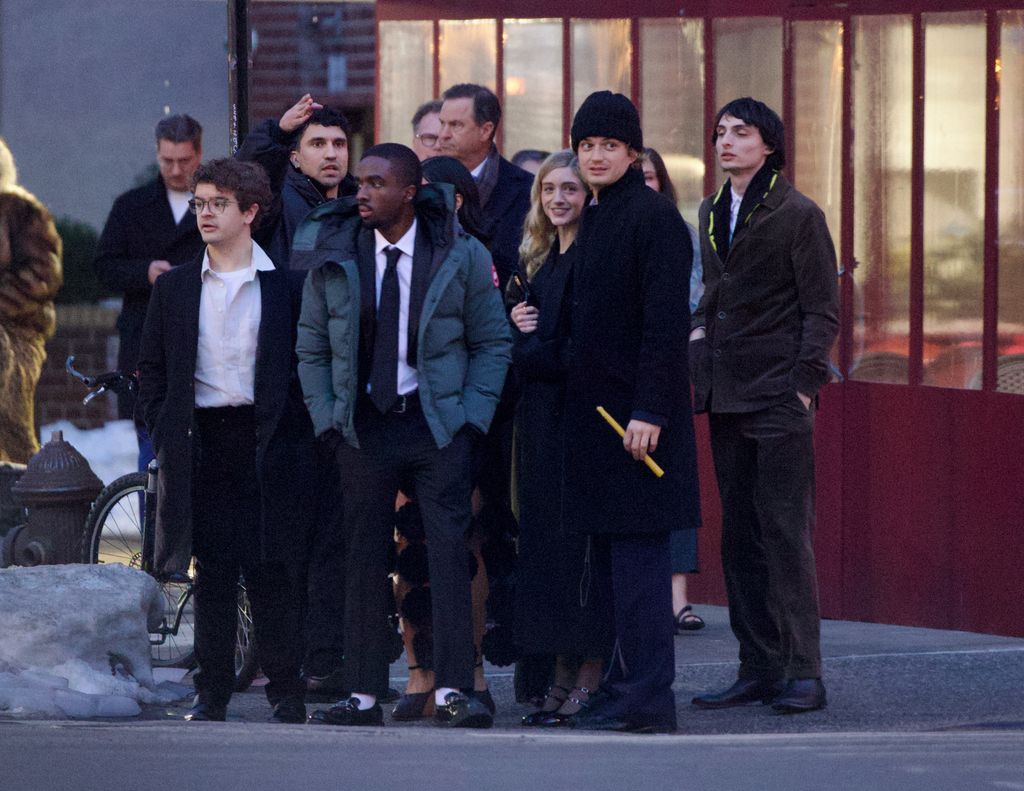 Des membres du casting de Stranger Things portés disparus au mariage de Maya Hawke à New York : ce que nous savons 6 Le casting de Stranger Things réuni