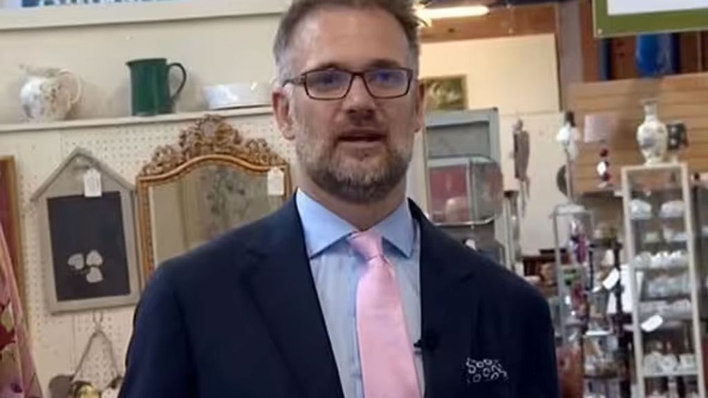 The team's expert helper Charles Hanson was just as stunned by the unusual turn of events