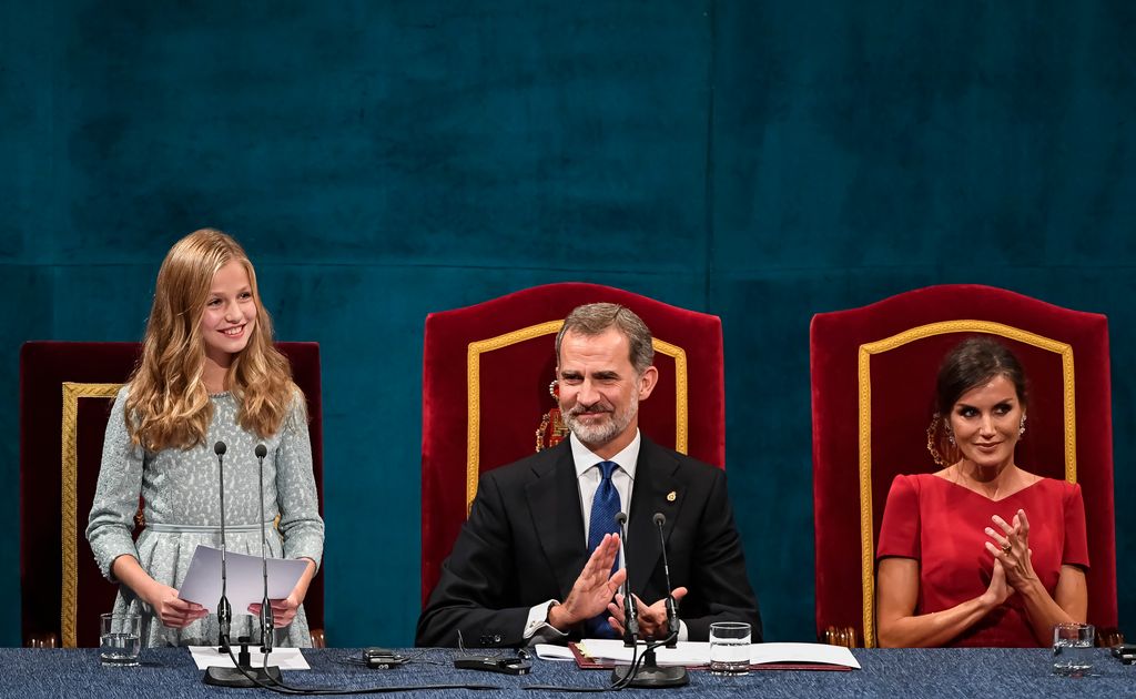 OVIEDO, SPAIN - OCTOBER 18: Princess Leonor of Spain, King Felipe of Spain, Queen Letizia of Spain and Princess Sofia of Spain attend the Princesa de Asturias Awards 2019 ceremony at the Campoamor Theater  on October 18, 2019 in Oviedo, Spain. (Photo by Carlos Alvarez/Getty Images)