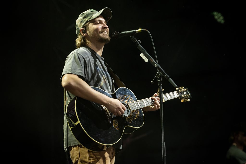 luke grimes performing stagecoach 2024