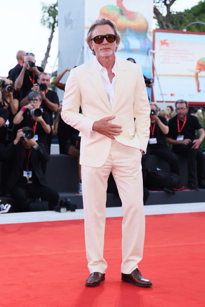  Daniel Craig attends the "Queer" red carpet during the 81st Venice International Film Festival on September 03, 2024 in Venice, Italy