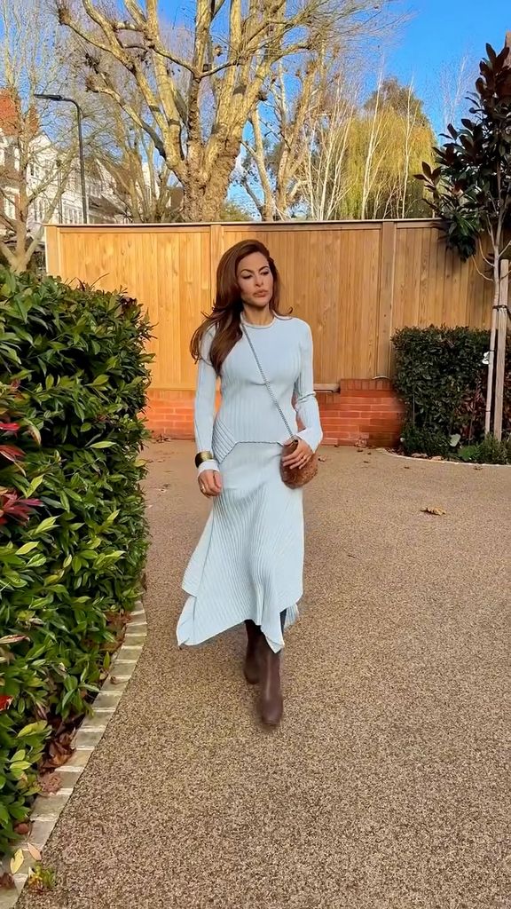 Eva strutted around her new drive way in a blue two-piece