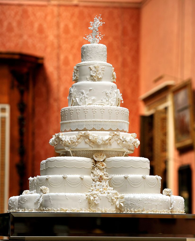 Fiona Cairns made an eight-tiered wedding cake 