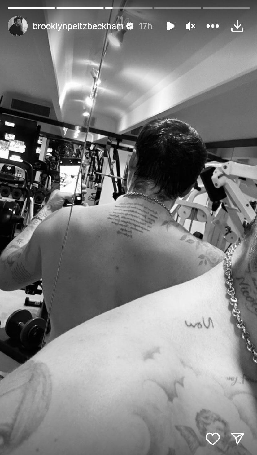 Brooklyn Beckham mirror selfie from gym showing his tattoos 