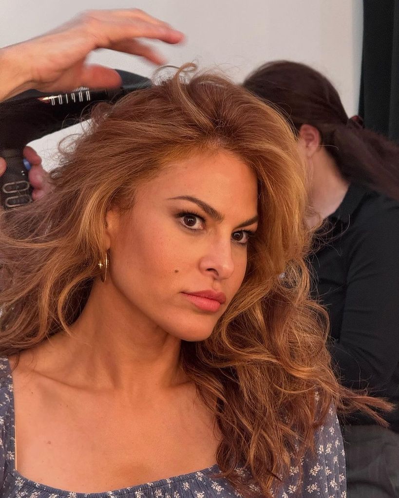 Eva Mendes getting her hair done