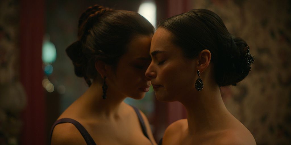 Josie Totah and Aubri Ibrag play sisters Mabel and Lizzy