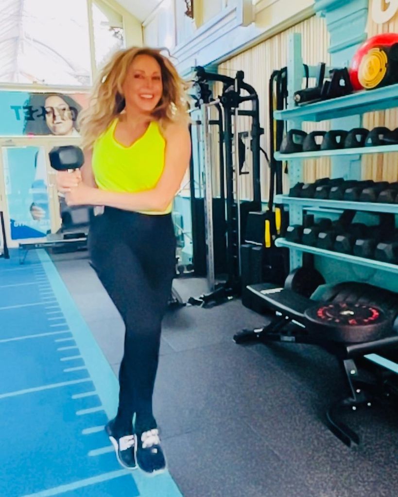 Carol Vorderman skipping with a weight at the gym
